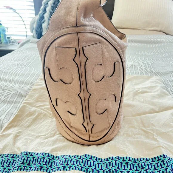 $695 Authentic TORY BURCH Women's Beige Leather Shoulder Tote Bag - Picture 1 of 12